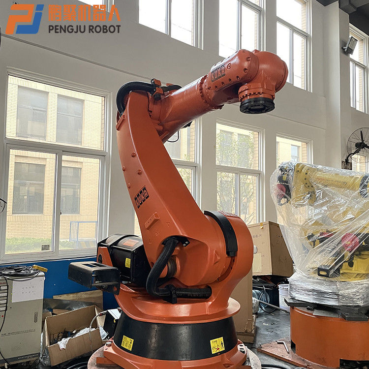 KR210 パレット化ロボット 6 重荷用の軸と床の設置