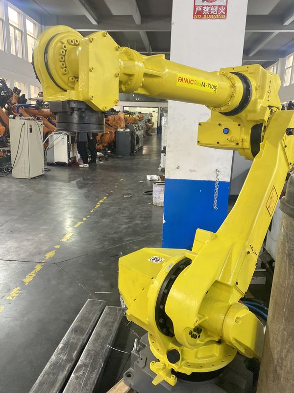 地上の取付けのための使用されたFANUC M-710iC/70のロボット6斧