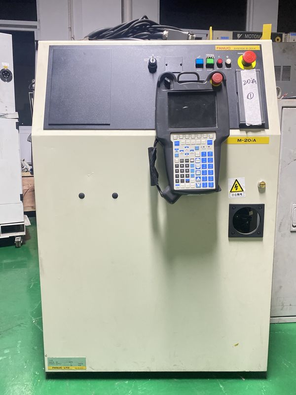 Fanuc 20iA ±0.07mm 繰り返しの弧溶接ロボット 20KG 積載 1811 mm 機械処理・測定部品の取り込み