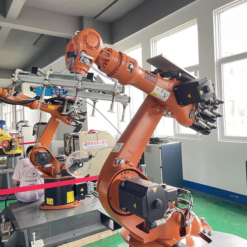 KUKA Kr16 制御装置付きアーチ・ウェルディングロボット 部品の積載と卸載 部品の処理 産業用ロボット腕