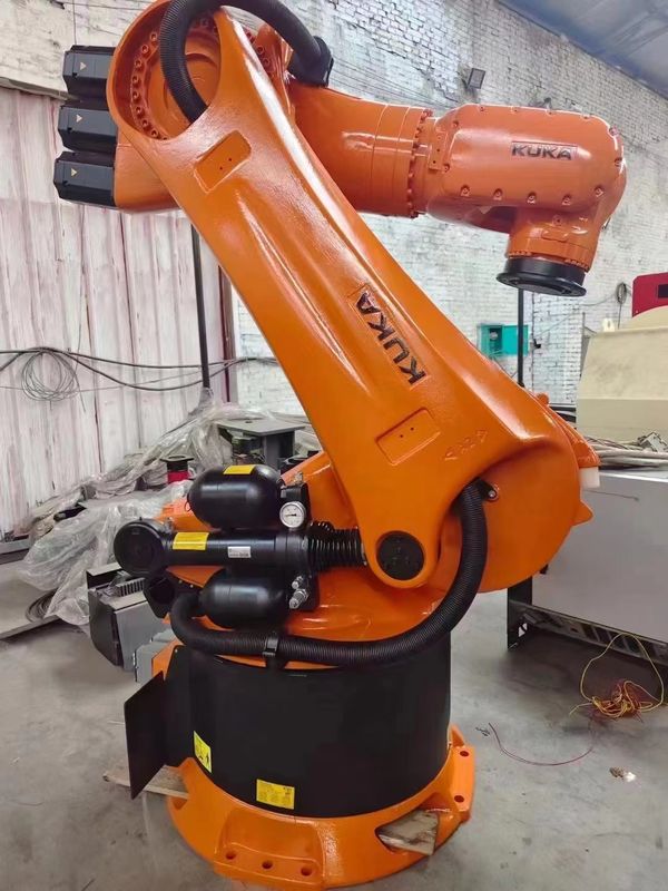 製造を最大化するために,使用された KUKA ロボット KR360-3 と KRC4 コントローラー ARC 部品の溶接組成 積載と卸載 切断ロボット