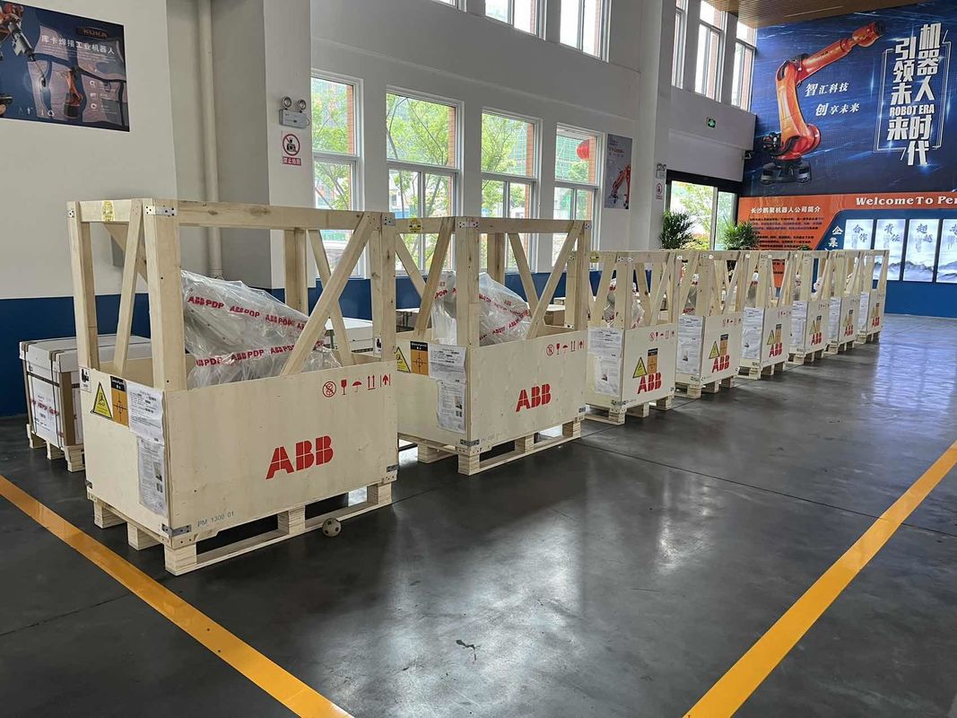 NEW ABB IRB 2600 M2004 12月20日 -1.65/1.85 20kg 弧溶接 プレス加工 部品の積載・卸載 機械加工