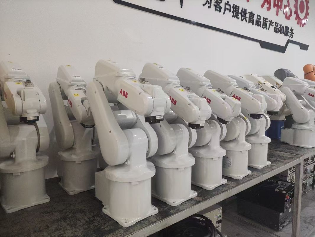 ABB IRB 1200 (5/0.9) パーツの処理,磨き,測定,部品の組み立てのためのロボット