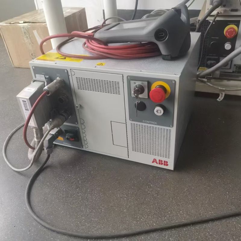 ABB IRB 1200 (5/0.9) パーツの処理,磨き,測定,部品の組み立てのためのロボット
