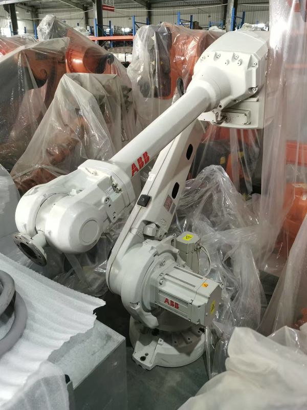 使用されたABBロボット 6軸ロボット腕 IRB 4600-40/2.55 2550mmの範囲と40kgのペイロード容量