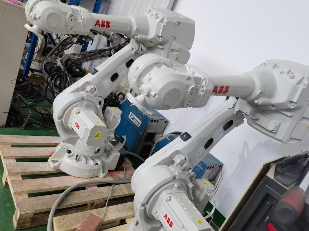 繰り返し可用性 ±0.06mm 溶接ロボット 380V 電源 異なる金属製造アプリケーションで一貫した溶接を提供