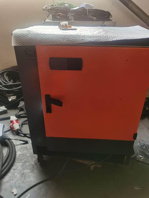 KUKA KR240 R2700プライムKRC4コントローラー 6軸パレット化ロボット