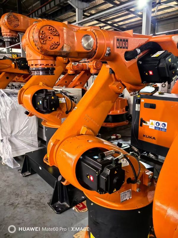 2033 mm Reach KUKA KR60-3 60KG 素材処理とピックアップのために使用された KUKA ロボット