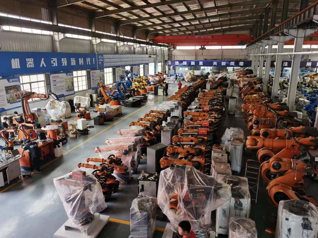 2700mmリーチのKUKA KR16ロボットシステム、1850mmの作業半径を備え、組立、溶接、パッケージング工程に最適