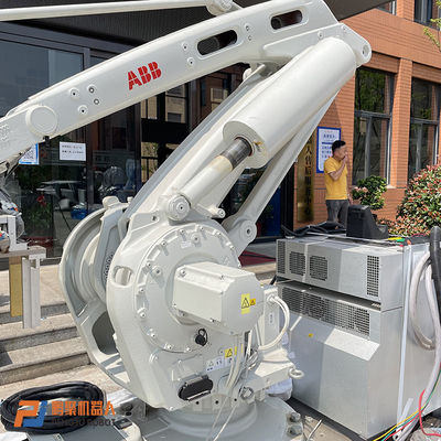 使用されたABBの工業用ロボットIRB660-250 3.15 4本の軸線ABBのロボティック腕