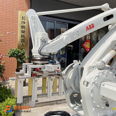 パレットで運搬する使用されたロボティック腕ABB IRB660-250/3.15 4の軸線の工業用ロボット