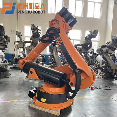 6軸線は工業用ロボットKUKA KR210-2Kを使用した