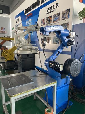 使用されたYaskawa MA1440のアーク溶接のロボット6kgペイロード