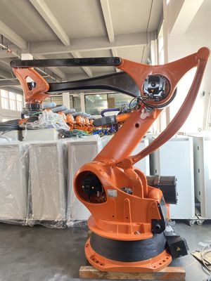 KUKA KR100-2 PAのパレットで運搬するロボット4軸線の床は取付けた
