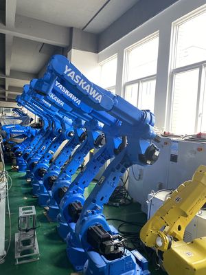 使用されたヤスカワスポット溶接ロボット EA1900N 6軸 地面設置のために