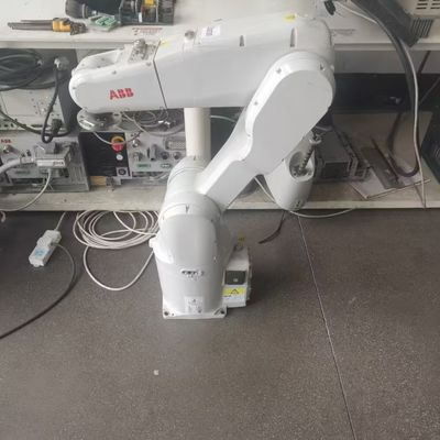 ABB IRB 1200 (5/0.9) パーツの処理,磨き,測定,部品の組み立てのためのロボット
