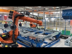 KUKA 自動車用部品の溶接作業台