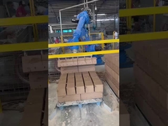 多機能パレットで運搬する溶接のロボティック腕KR210 Kukaの鋳物場のロボットを扱う点