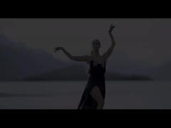 パレットで運搬するロボット腕C2制御キャビネットを扱う使用されたKUKAのロボットKR210自動車部品